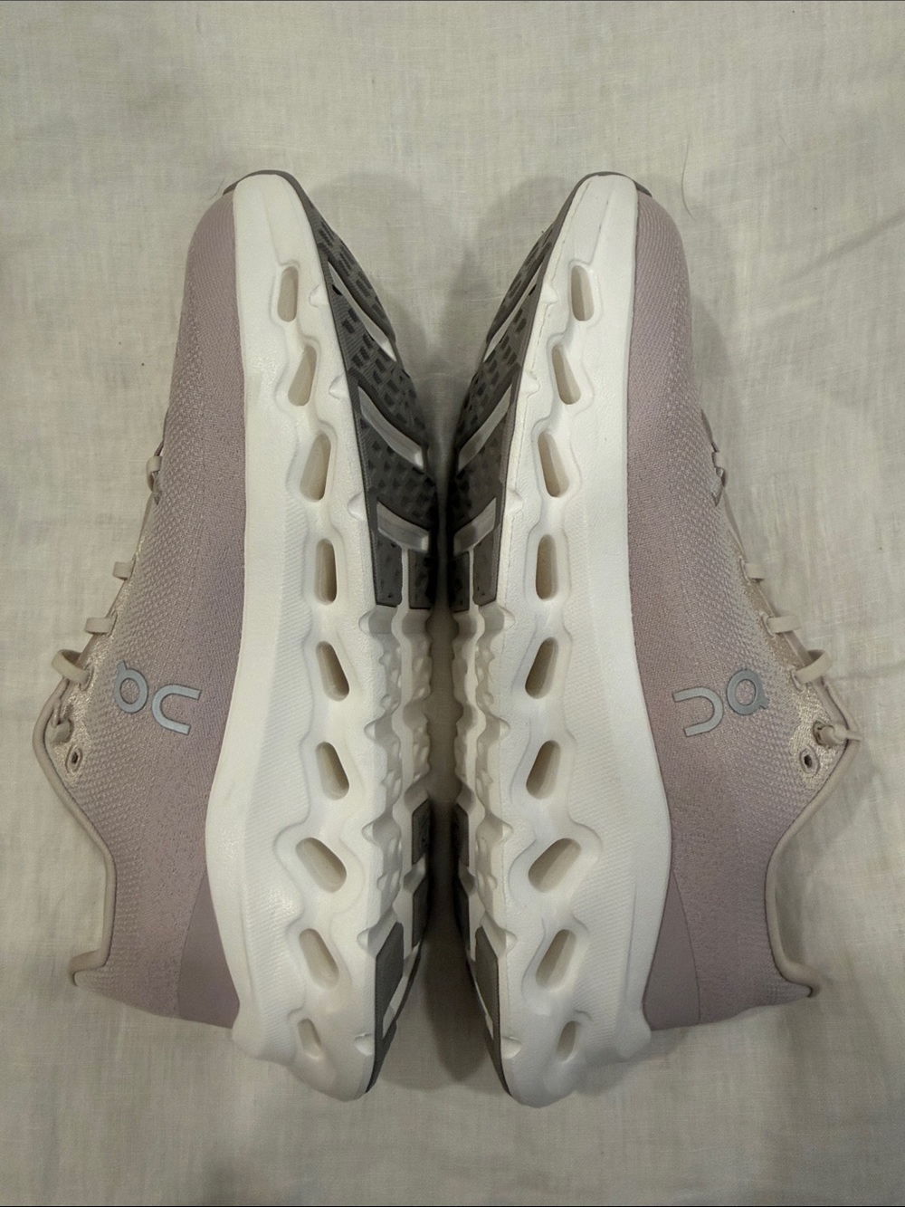 OnCloud women Cloudtilt lavender|white
BESTSELLER
$170 Running Sneakers Sz 9 NEW - Picture 7 of 10